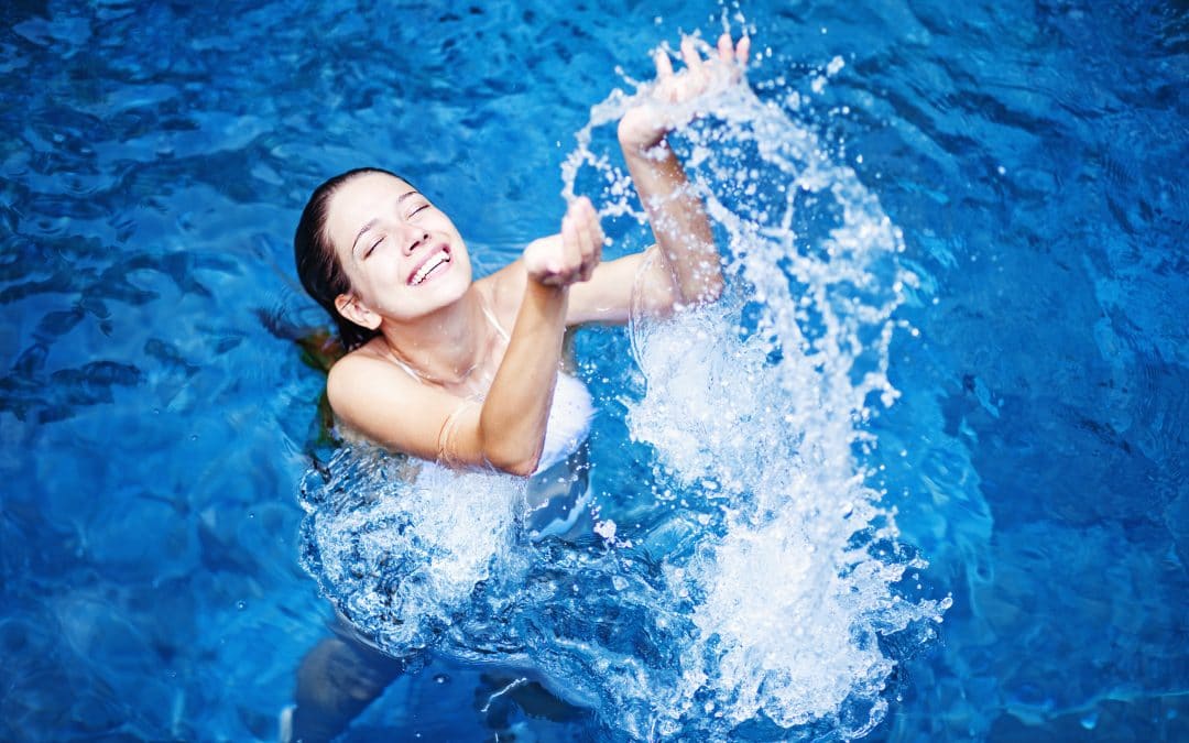 Saltwater Pool vs. Chlorinated Pool: Which Should I Choose?